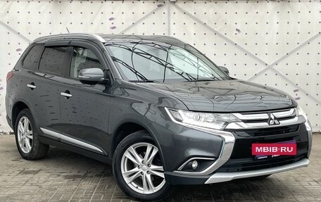 Mitsubishi Outlander III рестайлинг 3, 2016 год, 1 750 000 рублей, 2 фотография