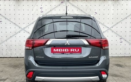 Mitsubishi Outlander III рестайлинг 3, 2016 год, 1 750 000 рублей, 6 фотография