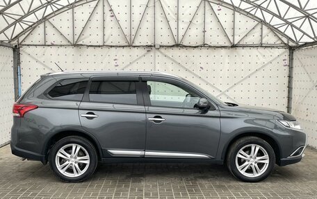 Mitsubishi Outlander III рестайлинг 3, 2016 год, 1 750 000 рублей, 9 фотография