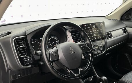 Mitsubishi Outlander III рестайлинг 3, 2016 год, 1 750 000 рублей, 15 фотография