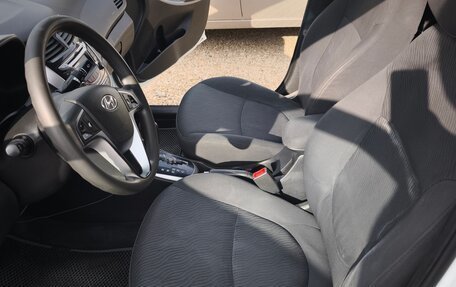 Hyundai Solaris II рестайлинг, 2012 год, 700 000 рублей, 2 фотография