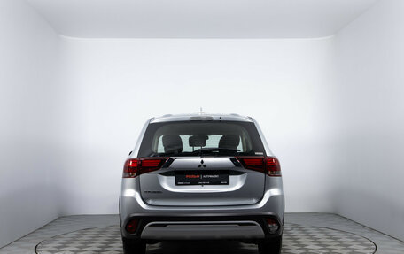 Mitsubishi Outlander III рестайлинг 3, 2021 год, 2 520 000 рублей, 6 фотография