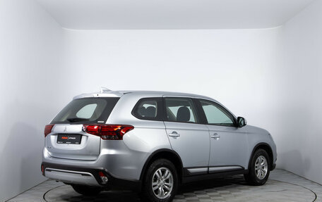 Mitsubishi Outlander III рестайлинг 3, 2021 год, 2 520 000 рублей, 5 фотография