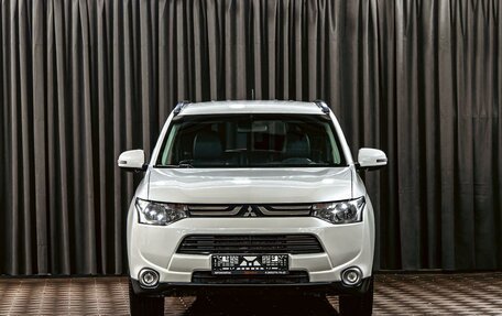 Mitsubishi Outlander III рестайлинг 3, 2014 год, 1 385 000 рублей, 2 фотография