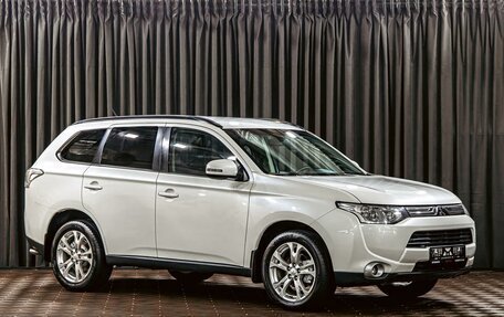 Mitsubishi Outlander III рестайлинг 3, 2014 год, 1 385 000 рублей, 3 фотография