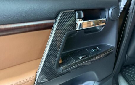 Toyota Land Cruiser 200, 2015 год, 4 200 000 рублей, 22 фотография
