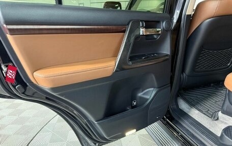 Toyota Land Cruiser 200, 2015 год, 4 200 000 рублей, 21 фотография