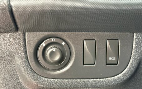 Renault Sandero II рестайлинг, 2015 год, 590 000 рублей, 19 фотография