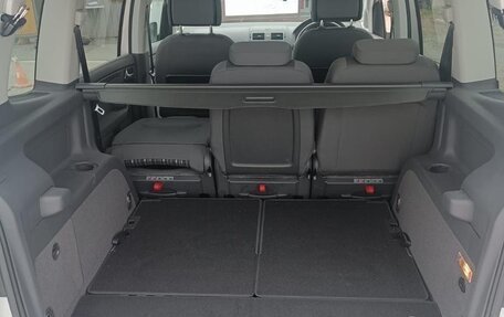 Volkswagen Touran III, 2012 год, 1 280 000 рублей, 2 фотография