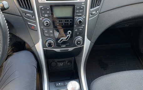 Hyundai Sonata VI, 2010 год, 859 000 рублей, 13 фотография
