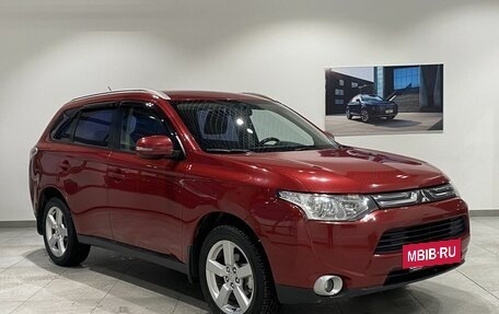 Mitsubishi Outlander III рестайлинг 3, 2013 год, 1 299 000 рублей, 3 фотография