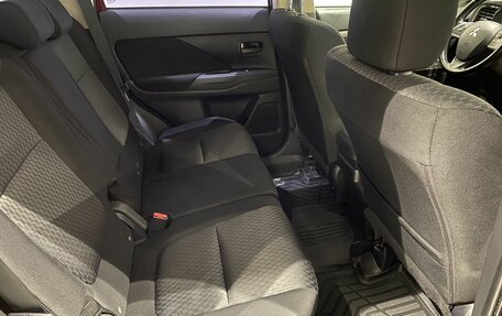 Mitsubishi Outlander III рестайлинг 3, 2013 год, 1 299 000 рублей, 11 фотография