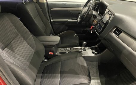 Mitsubishi Outlander III рестайлинг 3, 2013 год, 1 299 000 рублей, 9 фотография