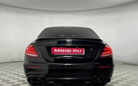 Mercedes-Benz E-Класс, 2019 год, 3 799 000 рублей, 5 фотография