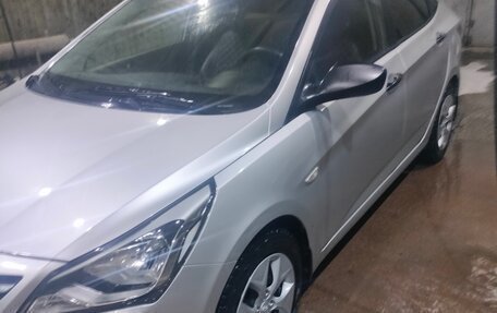 Hyundai Solaris II рестайлинг, 2014 год, 900 000 рублей, 2 фотография