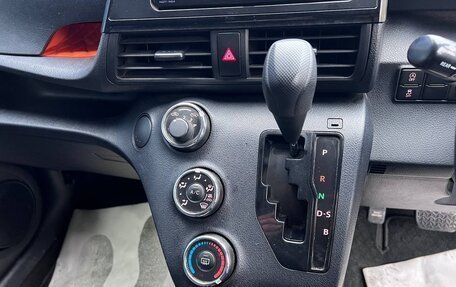 Toyota Sienta II, 2015 год, 1 800 000 рублей, 10 фотография