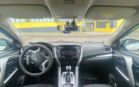 Mitsubishi Pajero Sport III рестайлинг, 2019 год, 3 350 000 рублей, 8 фотография