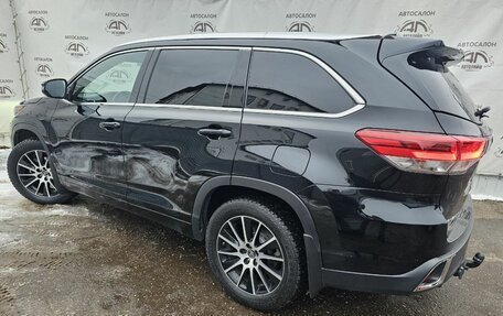 Toyota Highlander III, 2017 год, 3 149 000 рублей, 3 фотография