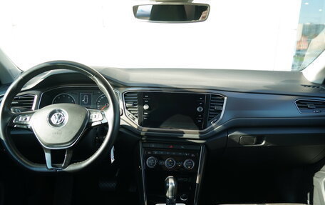 Volkswagen T-Roc I, 2018 год, 1 890 000 рублей, 10 фотография