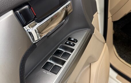 Toyota Land Cruiser 200, 2012 год, 3 650 000 рублей, 8 фотография