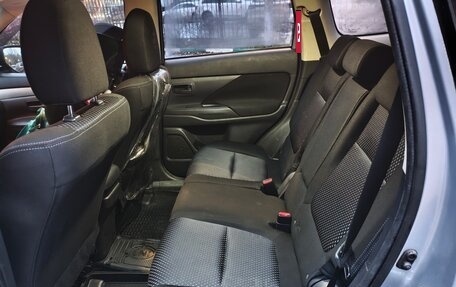 Mitsubishi Outlander III рестайлинг 3, 2013 год, 1 200 000 рублей, 13 фотография
