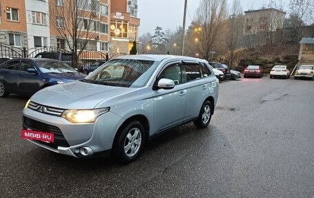 Mitsubishi Outlander III рестайлинг 3, 2013 год, 1 200 000 рублей, 2 фотография