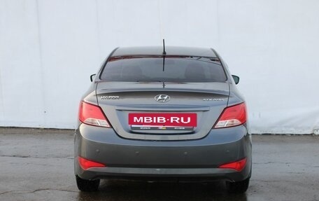 Hyundai Solaris II рестайлинг, 2015 год, 1 000 000 рублей, 5 фотография