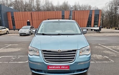 Chrysler Town & Country V рестайлинг, 2008 год, 1 450 000 рублей, 1 фотография