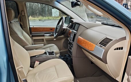 Chrysler Town & Country V рестайлинг, 2008 год, 1 450 000 рублей, 10 фотография