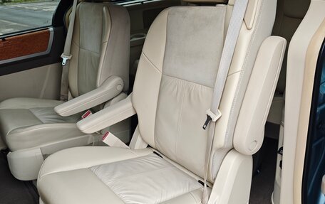 Chrysler Town & Country V рестайлинг, 2008 год, 1 450 000 рублей, 13 фотография