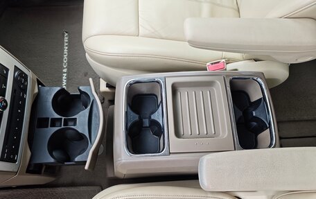 Chrysler Town & Country V рестайлинг, 2008 год, 1 450 000 рублей, 19 фотография