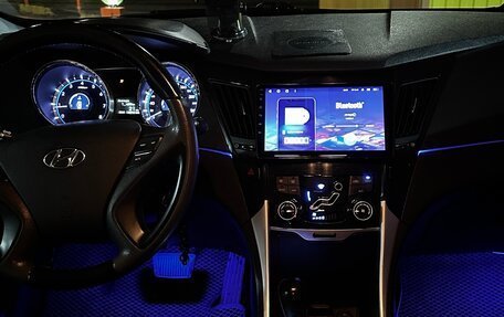 Hyundai Sonata VI, 2011 год, 980 000 рублей, 6 фотография