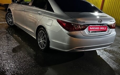Hyundai Sonata VI, 2011 год, 980 000 рублей, 4 фотография
