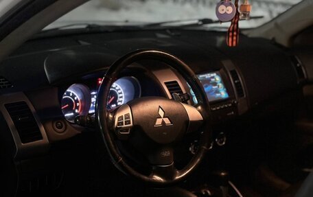 Mitsubishi Outlander III рестайлинг 3, 2010 год, 650 000 рублей, 7 фотография