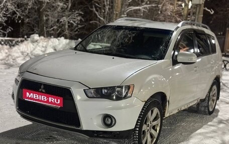 Mitsubishi Outlander III рестайлинг 3, 2010 год, 650 000 рублей, 2 фотография