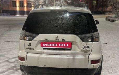 Mitsubishi Outlander III рестайлинг 3, 2010 год, 650 000 рублей, 5 фотография