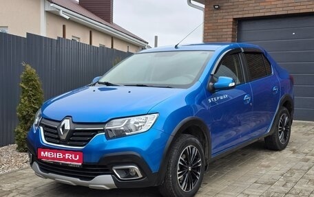 Renault Logan II, 2018 год, 1 075 000 рублей, 1 фотография