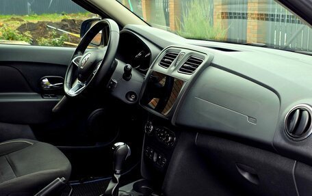 Renault Logan II, 2018 год, 1 075 000 рублей, 13 фотография