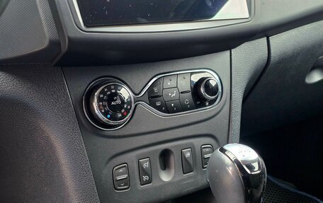 Renault Logan II, 2018 год, 1 075 000 рублей, 9 фотография