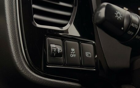 Mitsubishi Outlander III рестайлинг 3, 2018 год, 2 079 000 рублей, 11 фотография