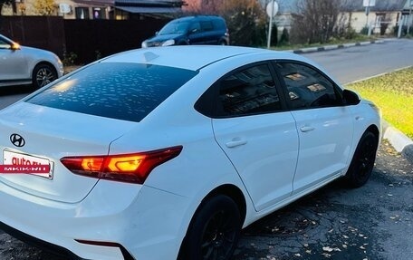 Hyundai Solaris II рестайлинг, 2017 год, 820 000 рублей, 3 фотография