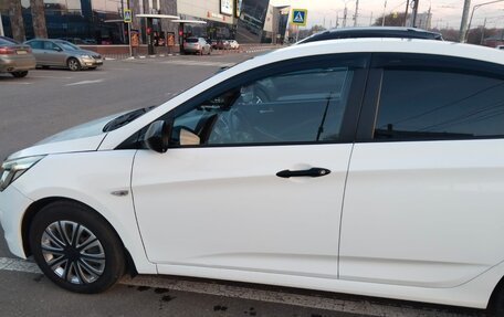 Hyundai Solaris II рестайлинг, 2015 год, 980 000 рублей, 3 фотография