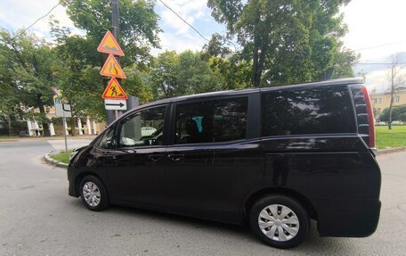 Toyota Noah III, 2018 год, 1 790 000 рублей, 3 фотография