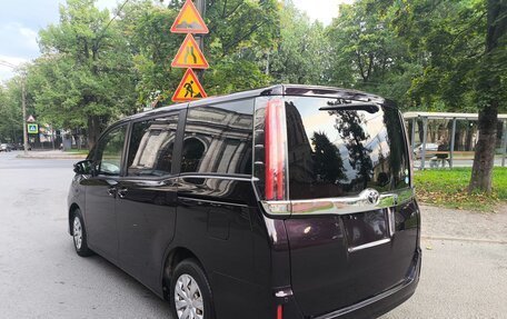 Toyota Noah III, 2018 год, 1 790 000 рублей, 4 фотография