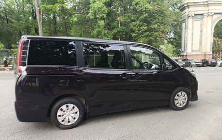 Toyota Noah III, 2018 год, 1 790 000 рублей, 7 фотография