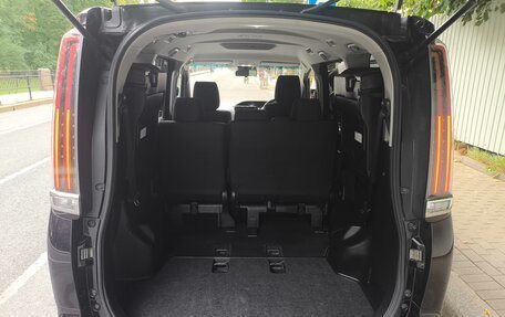 Toyota Noah III, 2018 год, 1 790 000 рублей, 16 фотография