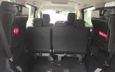 Toyota Noah III, 2018 год, 1 790 000 рублей, 17 фотография