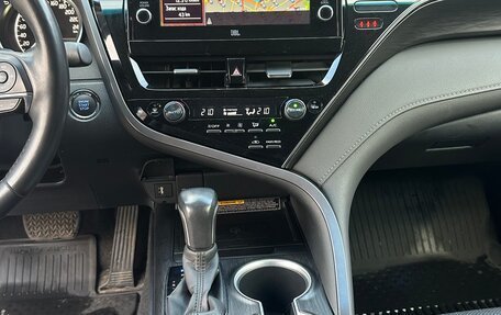 Toyota Camry, 2021 год, 3 950 000 рублей, 7 фотография