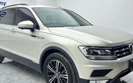 Volkswagen Tiguan II, 2021 год, 1 750 000 рублей, 3 фотография