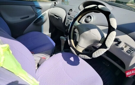 Toyota Platz, 1999 год, 280 000 рублей, 2 фотография